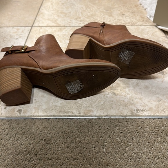 Express Booties - Picture 4 of 6